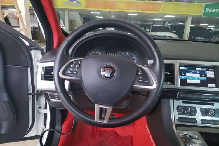 Used Jaguar XF 2014 XF 3.0 SC Sport Club Limited Edition Steering Wheel