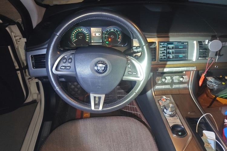 Used Jaguar XF 2014 XF 2.0T Prestige Edition Steering Wheel