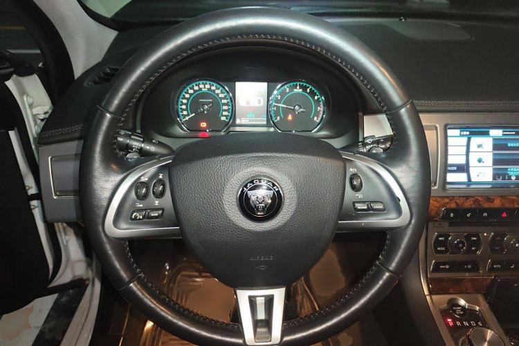 Used Jaguar XF 2014 XF 2.0T Luxury Edition Steering Wheel