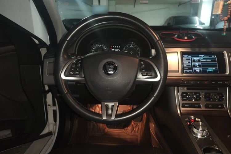 Used Jaguar XF 2014 XF 2.0T Prestige Edition Steering Wheel