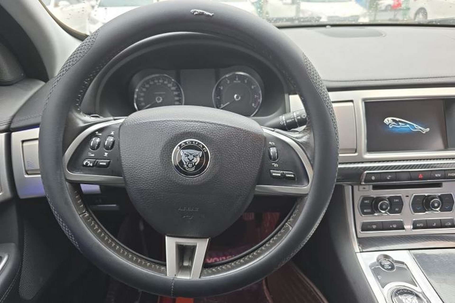 Used Jaguar XF 2014 XF 2.0T Luxury Edition Steering Wheel