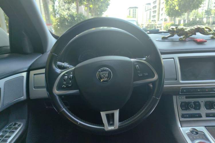 Used Jaguar XF 2014 XF 2.0T Prestige Edition Steering Wheel