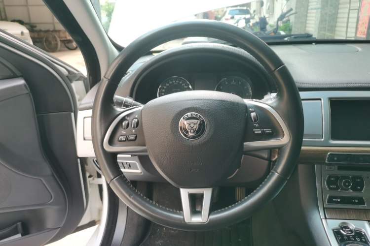 Used Jaguar XF 2014 XF 2.0T Prestige Edition Steering Wheel