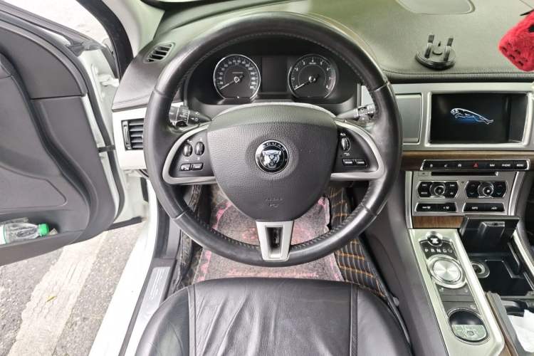 Used Jaguar XF 2014 XF 2.0T Prestige Edition Steering Wheel