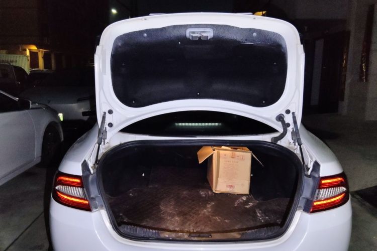 Used Jaguar XF 2014 XF 2.0T Luxury Edition Trunk