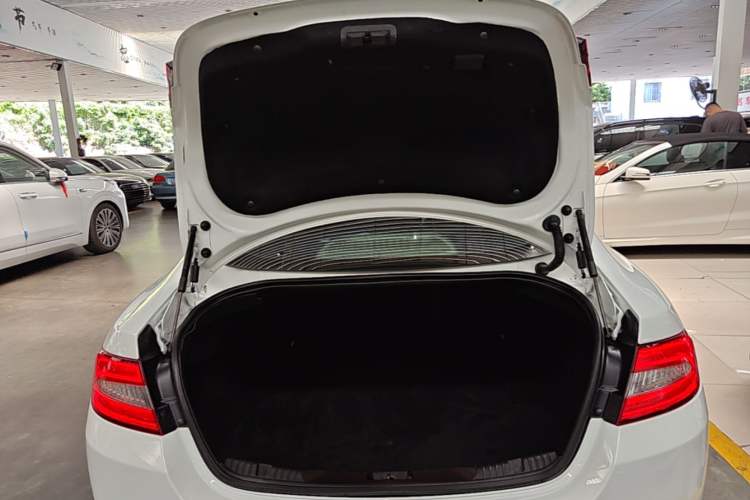 Used Jaguar XF 2014 XF 2.0T Luxury Edition Trunk