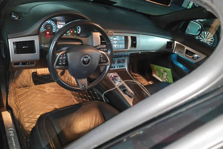 Used Jaguar XF 2015 XF 3.0 SC R-Sport Luxury Edition Center Console