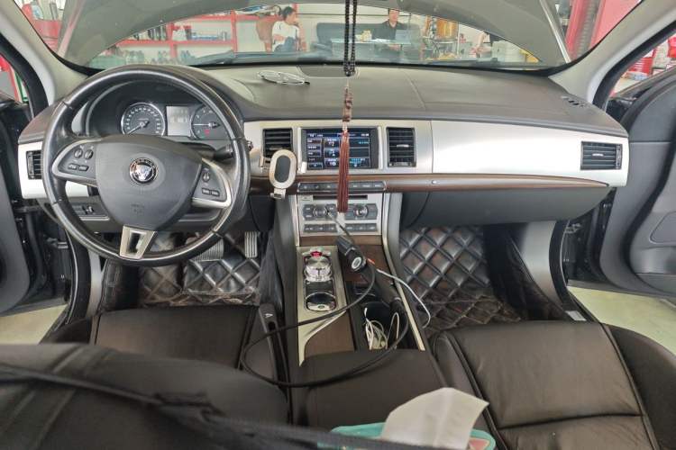 Used Jaguar XF 2015 XF 2.0T Prestige Edition Center Console