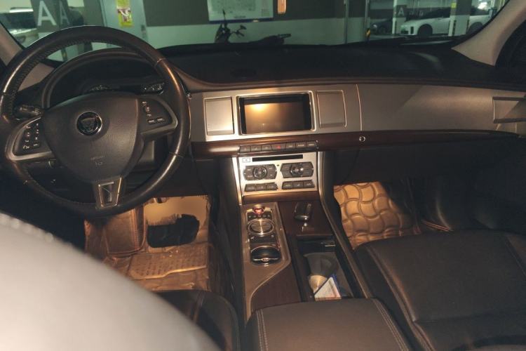 Used Jaguar XF 2015 XF 2.0T 80th Anniversary Collector's Edition Center Console