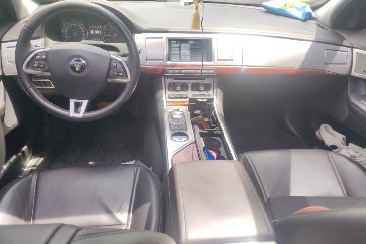 Used Jaguar XF 2015 XF 2.0T Luxury Edition Center Console