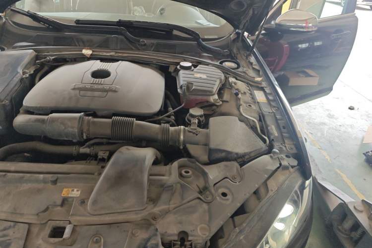 Used Jaguar XF 2015 XF 2.0T Prestige Edition Engine Bay Left