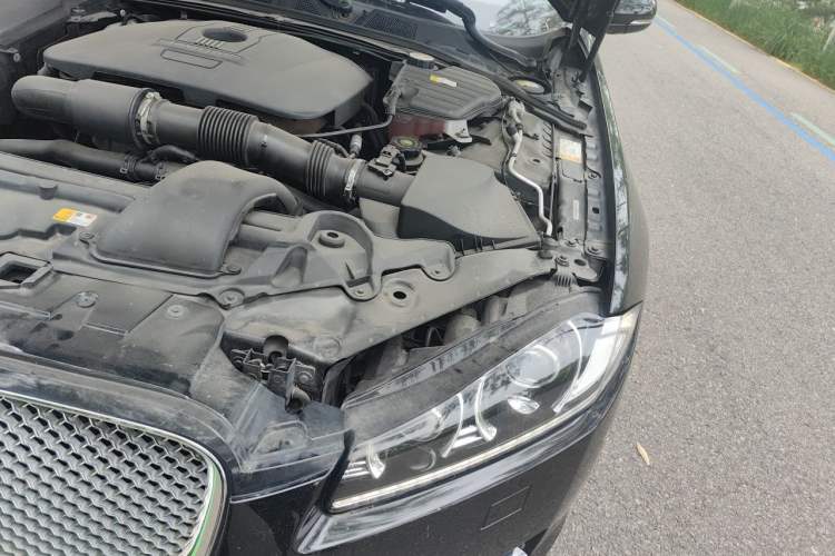 Used Jaguar XF 2015 XF 2.0T 80th Anniversary Collector's Edition Engine Bay Left
