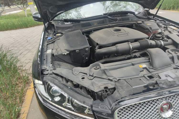 Used Jaguar XF 2015 XF 2.0T 80th Anniversary Collector's Edition Engine Bay Right