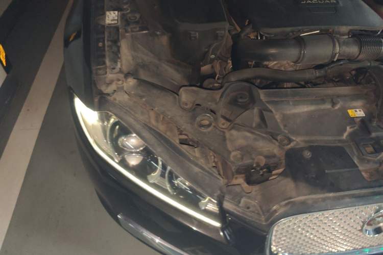 Used Jaguar XF 2015 XF 2.0T 80th Anniversary Collector's Edition Engine Bay Right