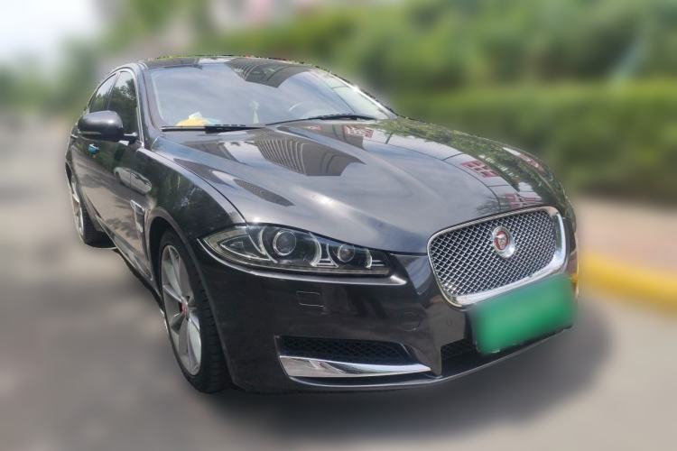 Used Jaguar XF 2015 XF 2.0T Luxury Edition Front Right 45 Deg