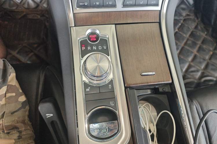 Used Jaguar XF 2015 XF 2.0T Prestige Edition Gear Lever
