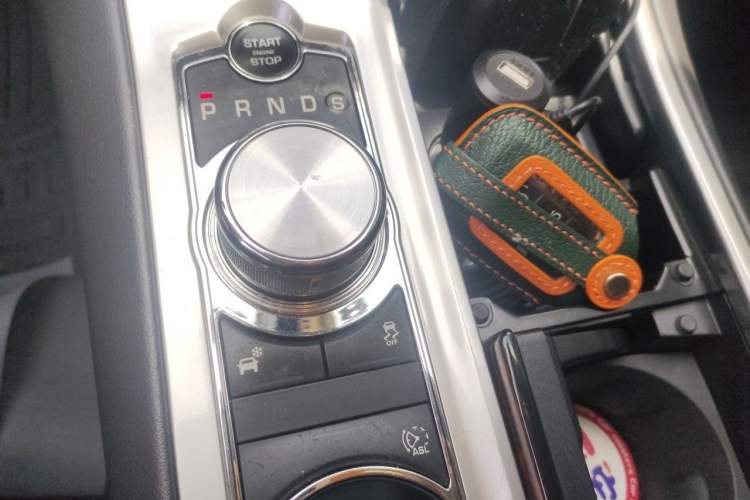 Used Jaguar XF 2015 XF 2.0T Luxury Edition Gear Lever