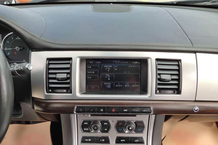 Used Jaguar XF 2015 XF 2.0T Prestige Edition Interior 3