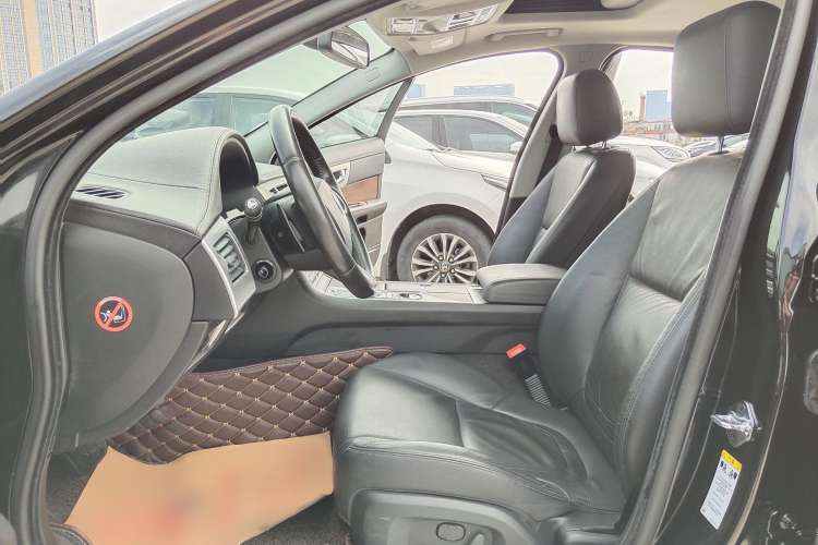Used Jaguar XF 2015 XF 2.0T Prestige Edition Interior 4