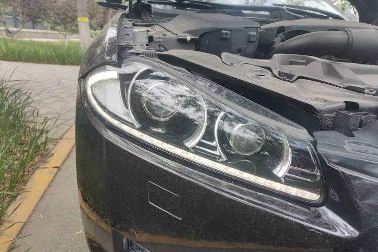 Used Jaguar XF 2015 XF 2.0T 80th Anniversary Collector's Edition Right Front Headlight