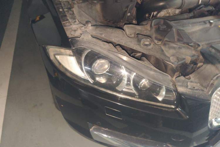 Used Jaguar XF 2015 XF 2.0T 80th Anniversary Collector's Edition Right Front Headlight