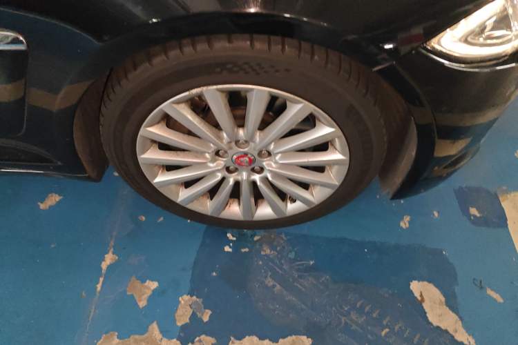 Used Jaguar XF 2015 XF 3.0 SC R-Sport Luxury Edition Right Front Wheel Hub