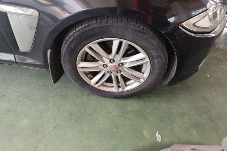 Used Jaguar XF 2015 XF 2.0T Prestige Edition Right Front Wheel Hub