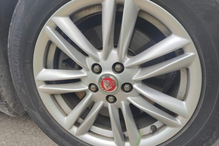 Used Jaguar XF 2015 XF 2.0T 80th Anniversary Collector's Edition Right Front Wheel Hub