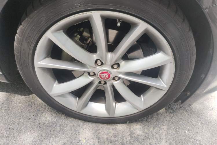 Used Jaguar XF 2015 XF 2.0T Luxury Edition Right Front Wheel Hub