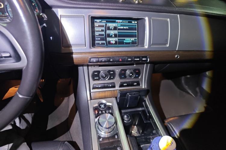 Used Jaguar XF 2015 XF 2.0T Prestige Edition Audio And AC Panel