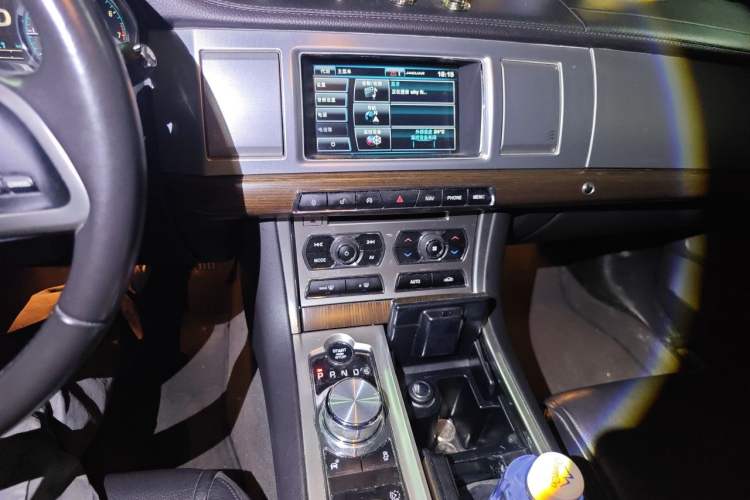 Used Jaguar XF 2015 XF 2.0T Prestige Edition Audio And AC Panel