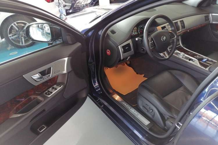 Used Jaguar XF 2015 XF 2.0T Luxury Edition Driver Seat