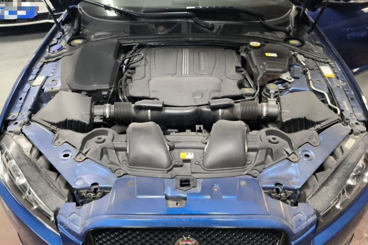Used Jaguar XF  Engine Bay