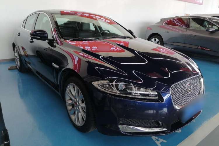 Used Jaguar XF 2015 XF 2.0T Luxury Edition Front Right 45 Deg