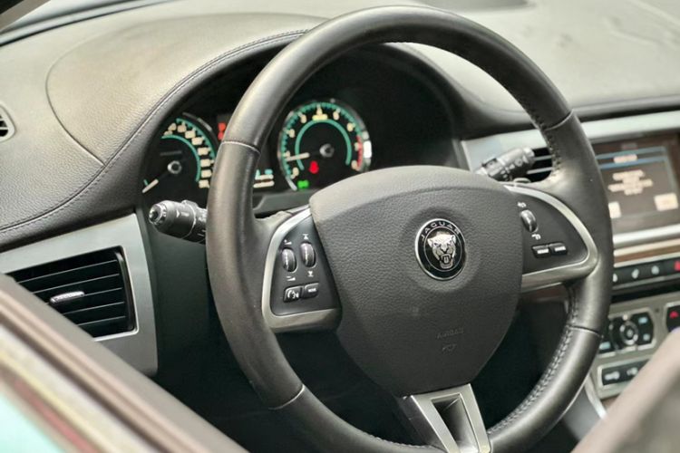 Used Jaguar XF 2015 XF 2.0T Prestige Edition Interior 1