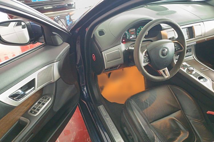 Used Jaguar XF 2015 XF 2.0T Prestige Edition Interior 2
