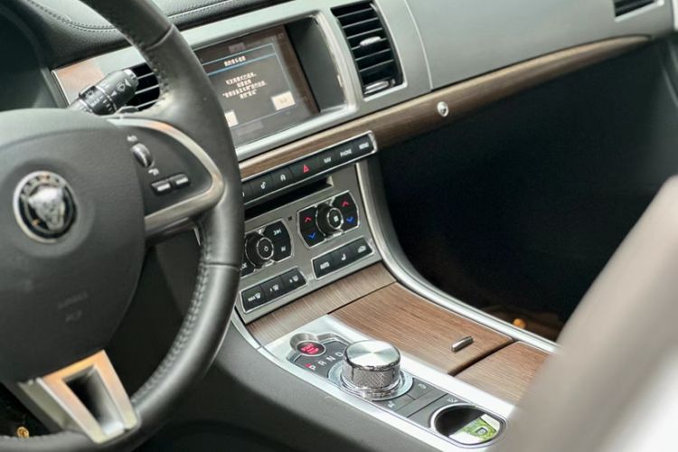 Used Jaguar XF 2015 XF 2.0T Prestige Edition Interior 2
