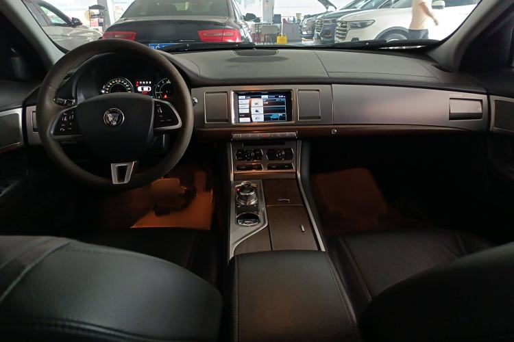 Used Jaguar XF 2015 XF 2.0T Prestige Edition Interior 3