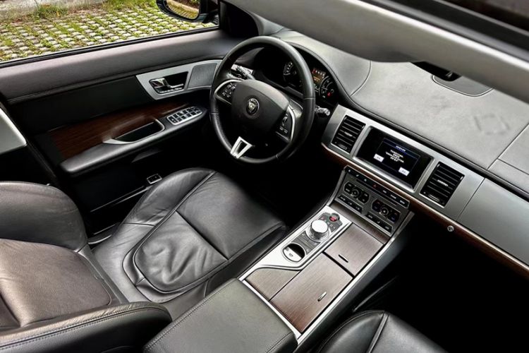 Used Jaguar XF 2015 XF 2.0T Prestige Edition Interior 4