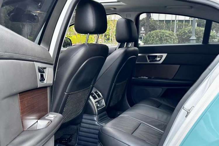Used Jaguar XF 2015 XF 2.0T Prestige Edition Interior 5