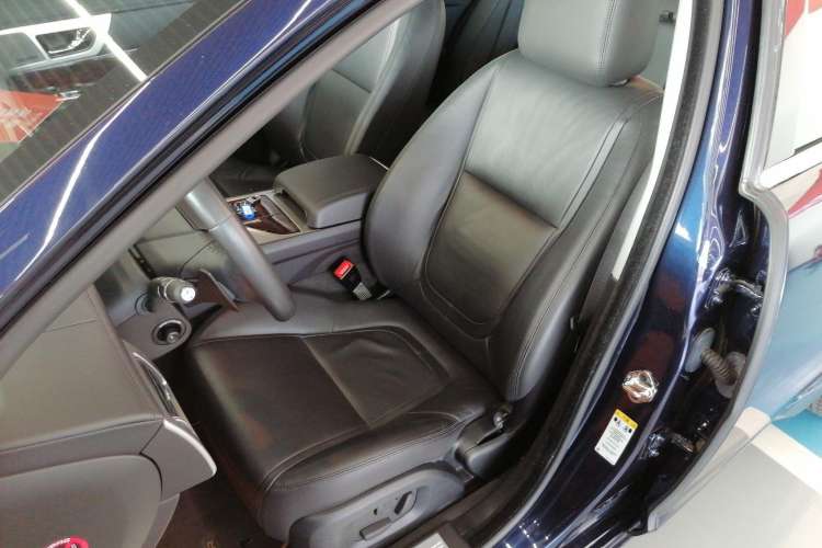 Used Jaguar XF 2015 XF 2.0T Luxury Edition Left Front Seat