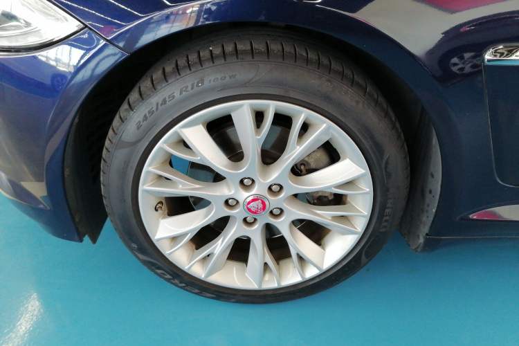Used Jaguar XF 2015 XF 2.0T Luxury Edition Left Front Wheel Hub