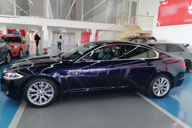 Used Jaguar XF 2015 XF 2.0T Luxury Edition Left Side
