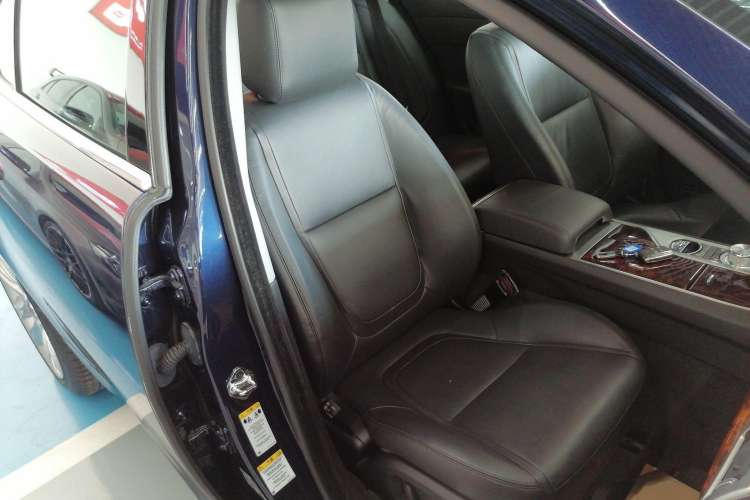 Used Jaguar XF 2015 XF 2.0T Luxury Edition Right Front Seat
