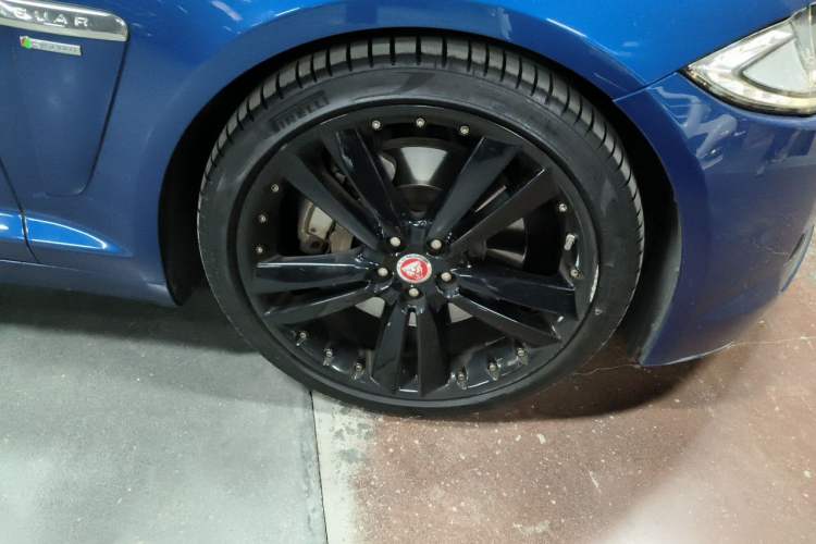 Used Jaguar XF  Right Front Wheel Hub