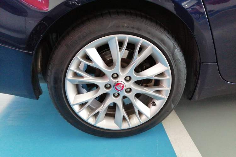 Used Jaguar XF 2015 XF 2.0T Luxury Edition Right Rear Wheel Hub