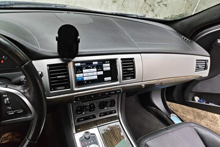 Used Jaguar XF 2015 XF 3.0 SC R-Sport Luxury Edition Audio And AC Panel