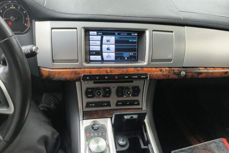 Used Jaguar XF 2015 XF 2.0T Luxury Edition Audio And AC Panel