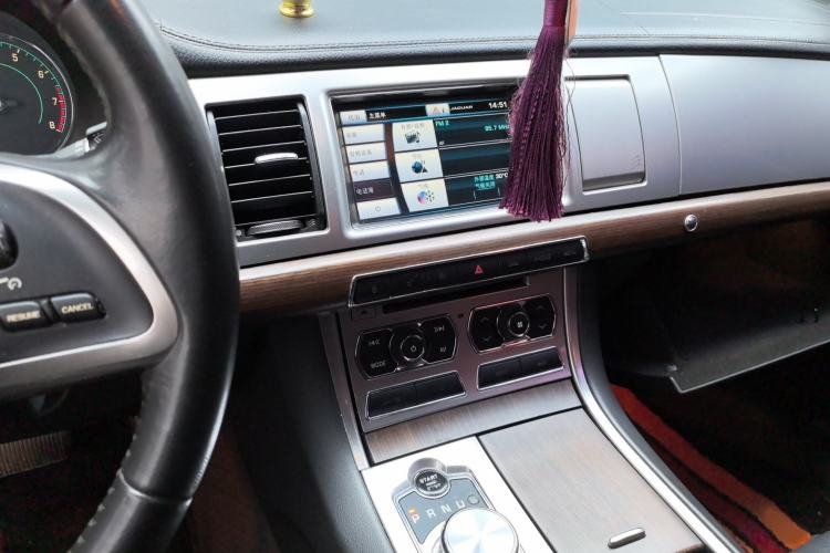 Used Jaguar XF 2015 XF 2.0T Prestige Edition Audio And AC Panel