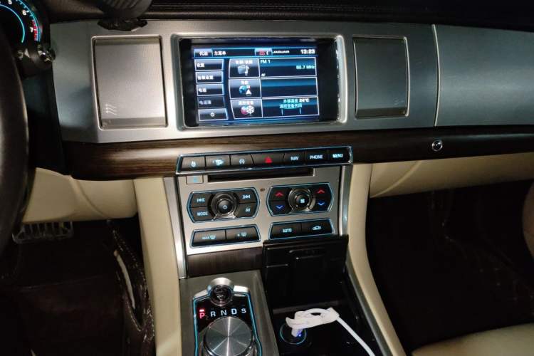 Used Jaguar XF 2015 XF 2.0T Prestige Edition Audio And AC Panel